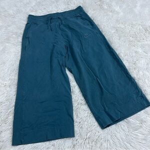 Nike Women's Sportswear Jersey Capris Teal Training Pants Size Medium